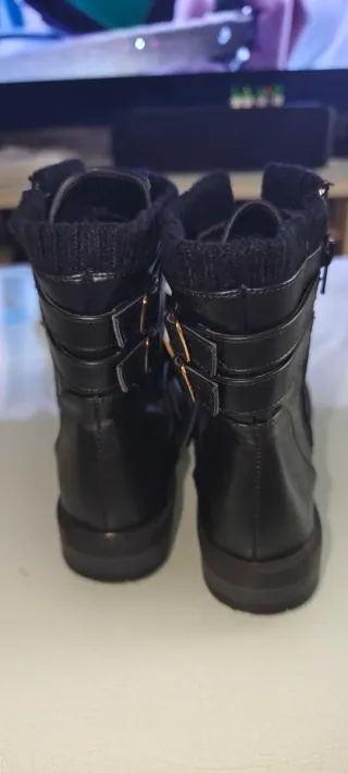 Botas mujer negras con cremallera y hebillas