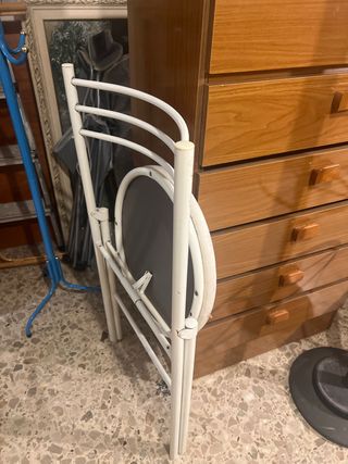 Silla plegable blanca metal