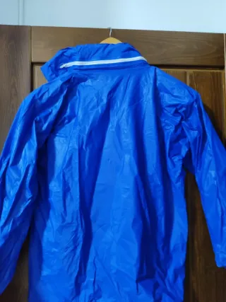 Chaqueta chubasquero niño  Talla 8-10 años