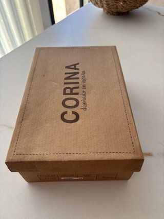 Zapatos Corina Beige con Pedrería