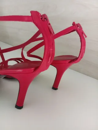 Sandalias de piel rojas