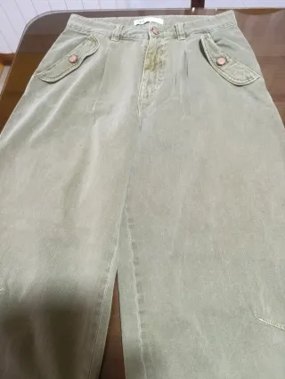 Pantalón vaquero Zara verde oliva