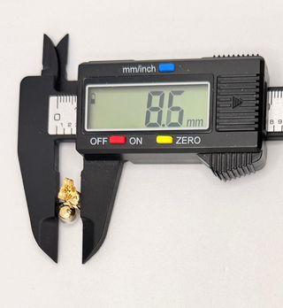 Pendiente de oro de 18k con perlas, 2.78 g.