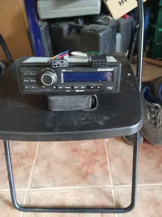 Autorradio con cables