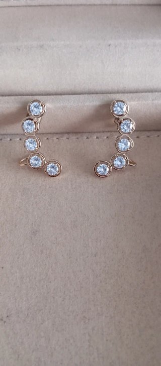 Pendientes dorados con circonitas