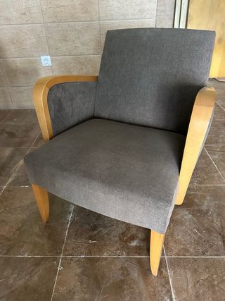 2 Sillones de tela y madera