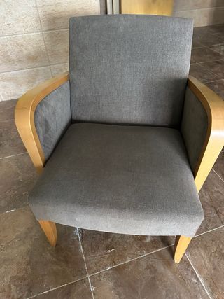 2 Sillones de tela y madera