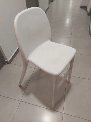 Silla infantil IKEA de plástico
