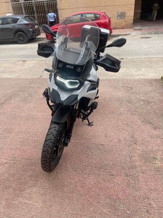 BMW F750GS Blanca