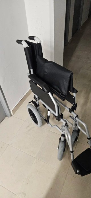 Silla de ruedas plegable