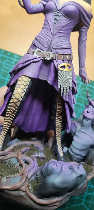 Figura Liliana pintada a mano