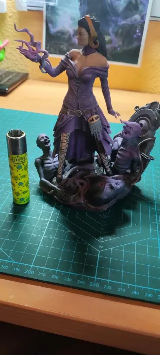 Figura Liliana pintada a mano