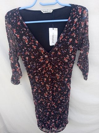 Stradivarius Vestido Floral Sin Usar Talla L.