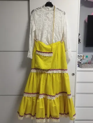 Traje Flamenca Blanco y Amarillo