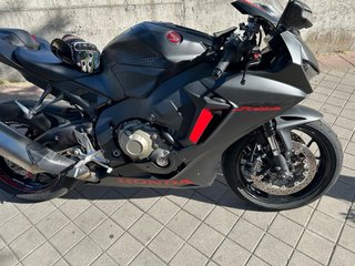 Honda CBR 1000RR Fireblade 2018 Vendo o cambio