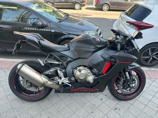 Honda CBR 1000RR Fireblade 2018 Vendo o cambio