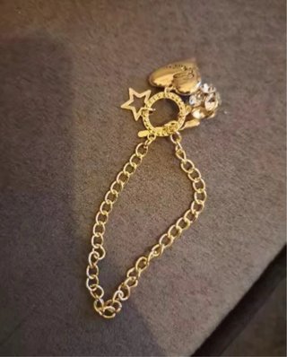 Pulsera Guess dorada con charms