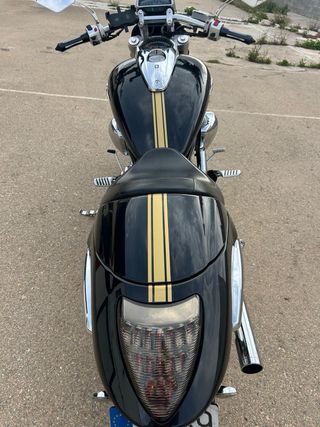 SUZUKI INTRUDER 1800r. 2010