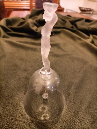 Campana de cristal vintage figura mujer