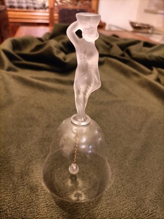 Campana de cristal vintage figura mujer