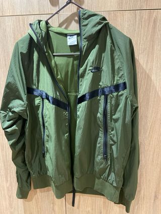 Parka chubasquero Nike verde