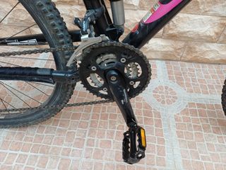 Bicicleta Trek Montaña Negra y Rosa