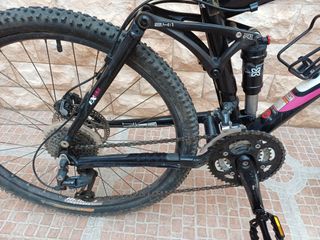 Bicicleta Trek Montaña Negra y Rosa