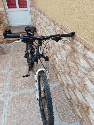 Bicicleta Trek Montaña Negra y Rosa