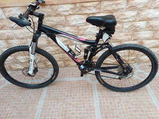 Bicicleta Trek Montaña Negra y Rosa