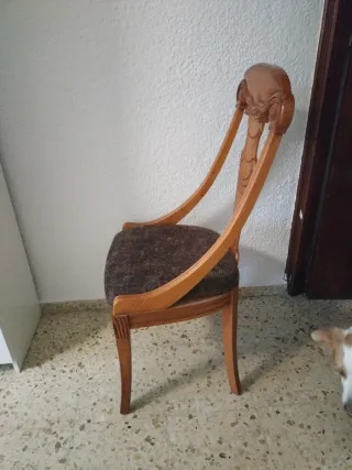 Sillas de madera estilo clásico