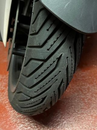 Yamaha XMAX 300 gris