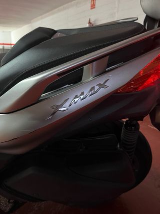 Yamaha XMAX 300 gris