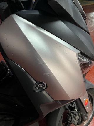 Yamaha XMAX 300 gris