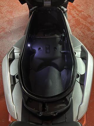 Yamaha XMAX 300 gris