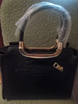 Bolso de mano negro charol