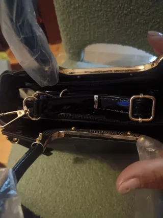 Bolso de mano negro charol