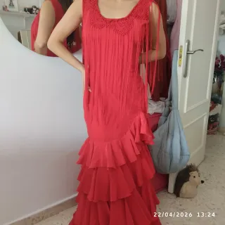 Traje de flamenca rojo con flecos