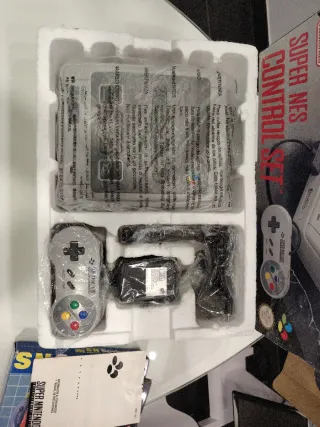 Console Super Nintendo SNES con scatola e 3 giochi