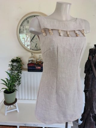 Vestido beige conchas S