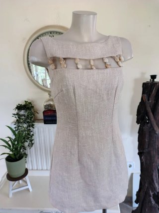 Vestido beige conchas S