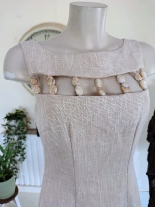 Vestido beige conchas S