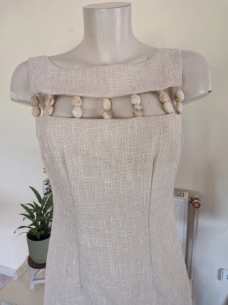 Vestido beige conchas S