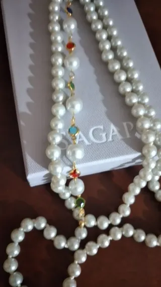 Collana perle bianche con pietre colorate