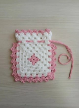 Piccole borse all'uncinetto regalo comunione battesimo