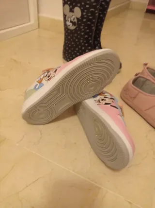 2 Zapatillas NUEVAS y Botas de Regalo