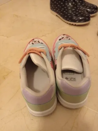 2 Zapatillas NUEVAS y Botas de Regalo