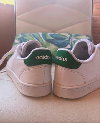 Zapatillas Adidas John Smith blancas y  verdes