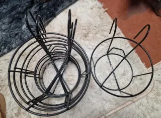 Soporte para macetas colgantes metal.