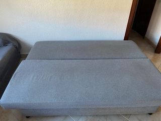 Sofá Cama Gris y Mesa Centro Cristal