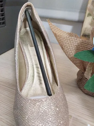 Zapatos de fiesta dorados para mujer